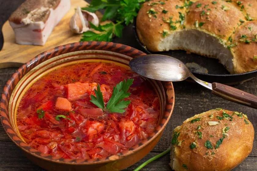 Borscht with Pompushki