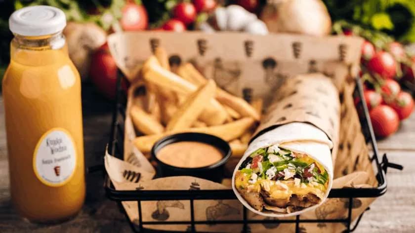 Lawasz "Orzeszkura", frytki 200g, sos, lemoniada