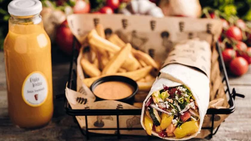 Duży lawasz "Vege Klasyk", frytki 200g, sos, lemoniada