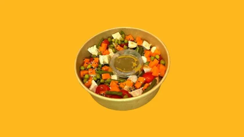 Bowl z kaszą bulgur i wędzonym tofu