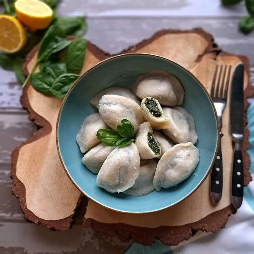 Pierogi z szpinakiem i serem 11szt 600g