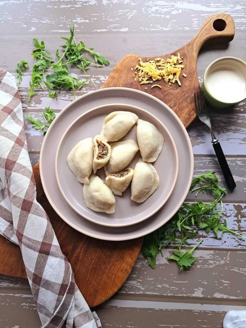 Pierogi z pieczarkami i żółtym serem 15szt 850g