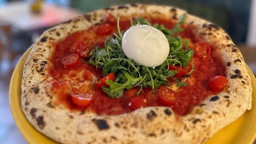 Pizza burrata con rucola 🌿