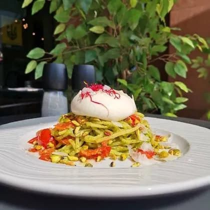 Spaghetti al pesto e burrata