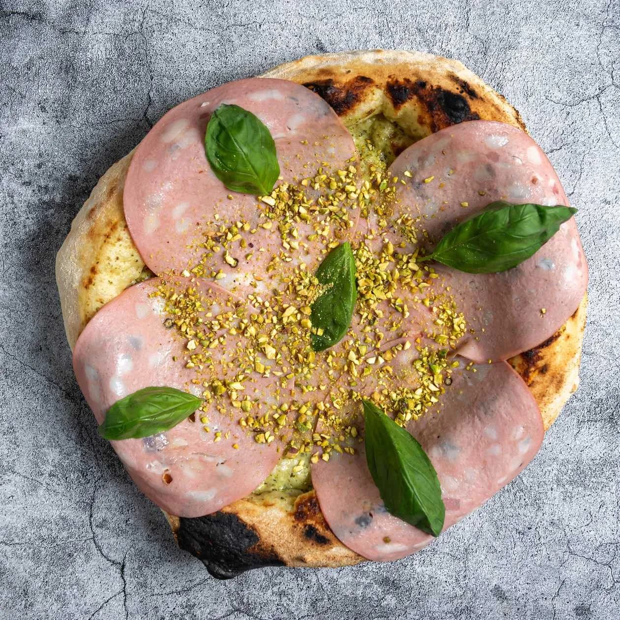 CON MORTADELA E PISTACCHI