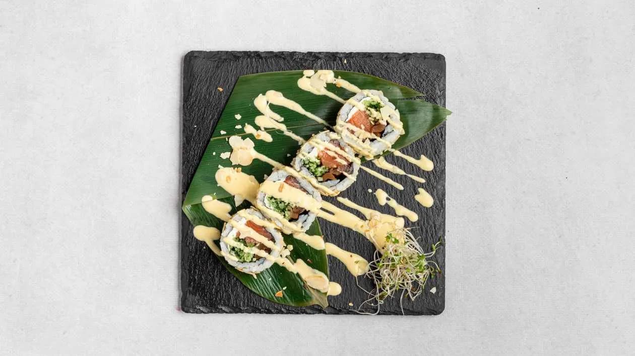 Uramaki Vulcano with Salmon