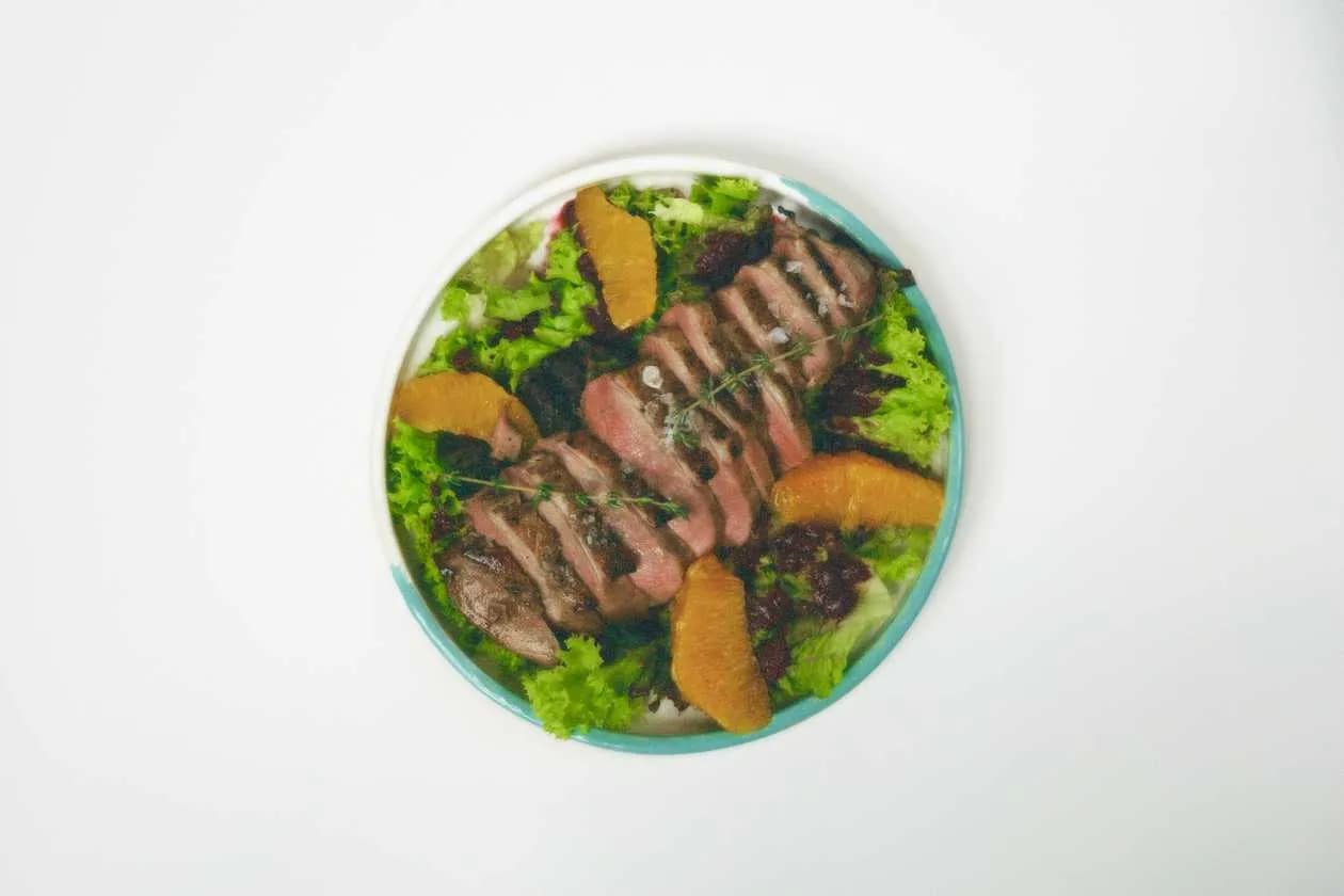 Sałatka z piersią kaczki