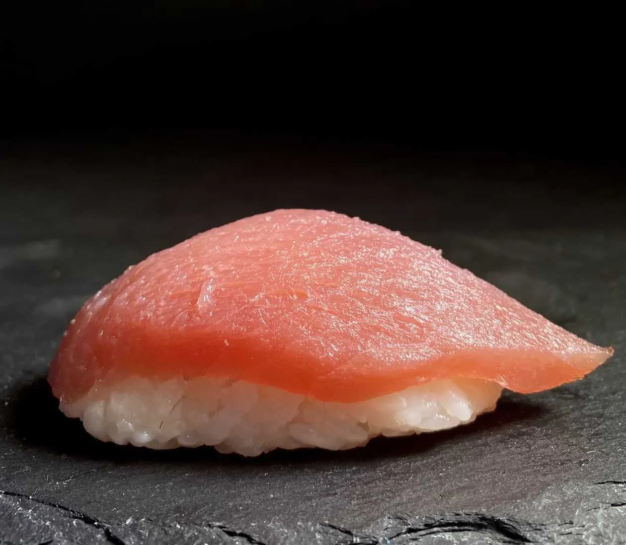 Nigiri z Tuńczykiem (2 sztuki)