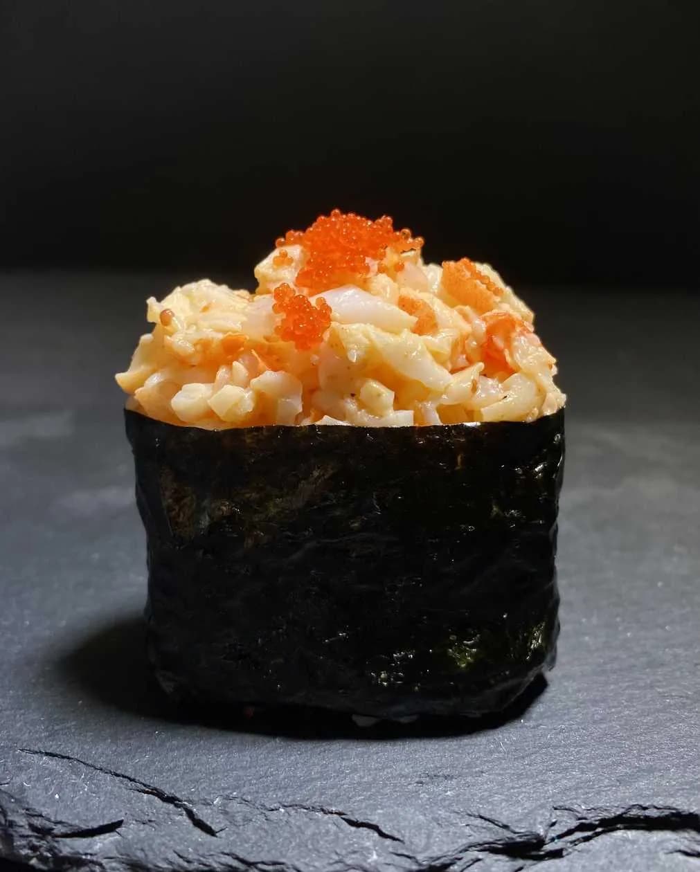 Gunkan z Krewetką i Tobiko (2 sztuki)