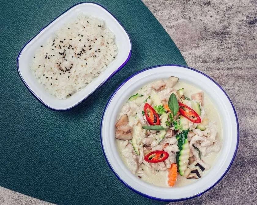 ZIELONE CURRY z warzywami i kurczakiem