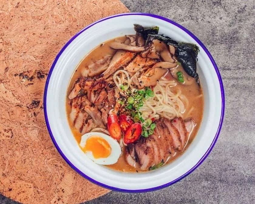 RAMEN z kaczką i boczkiem Chashu