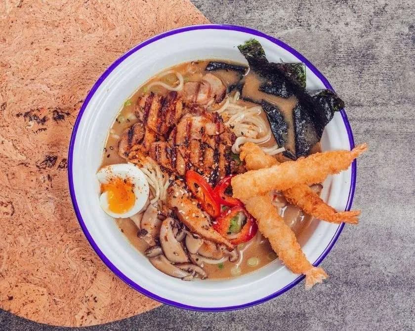 RAMEN z krewetkami i boczkiem Chashu