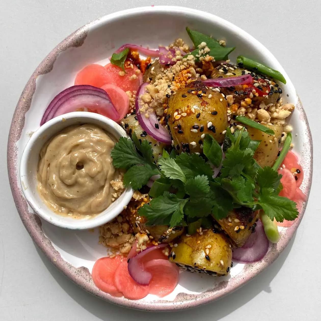 Ziemniaczki stir-fry z bajerami