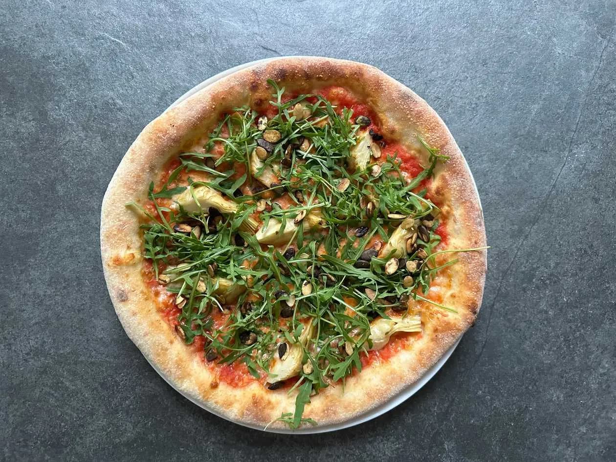 Pizza Artichokes and Arugula