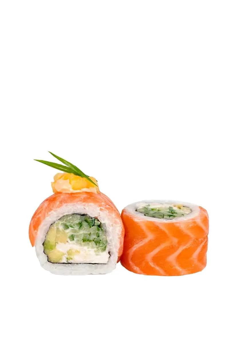 Kremowa rolka z opalionym łososiem