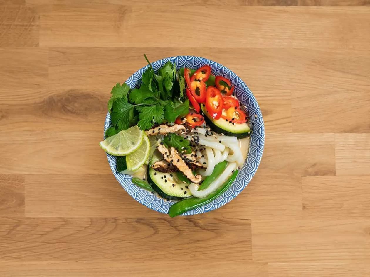 Zupa Tom Yum z  serem tofu