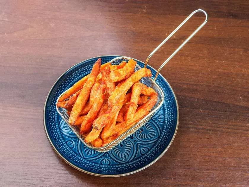 Frytki z batatów z pikantną posypką
