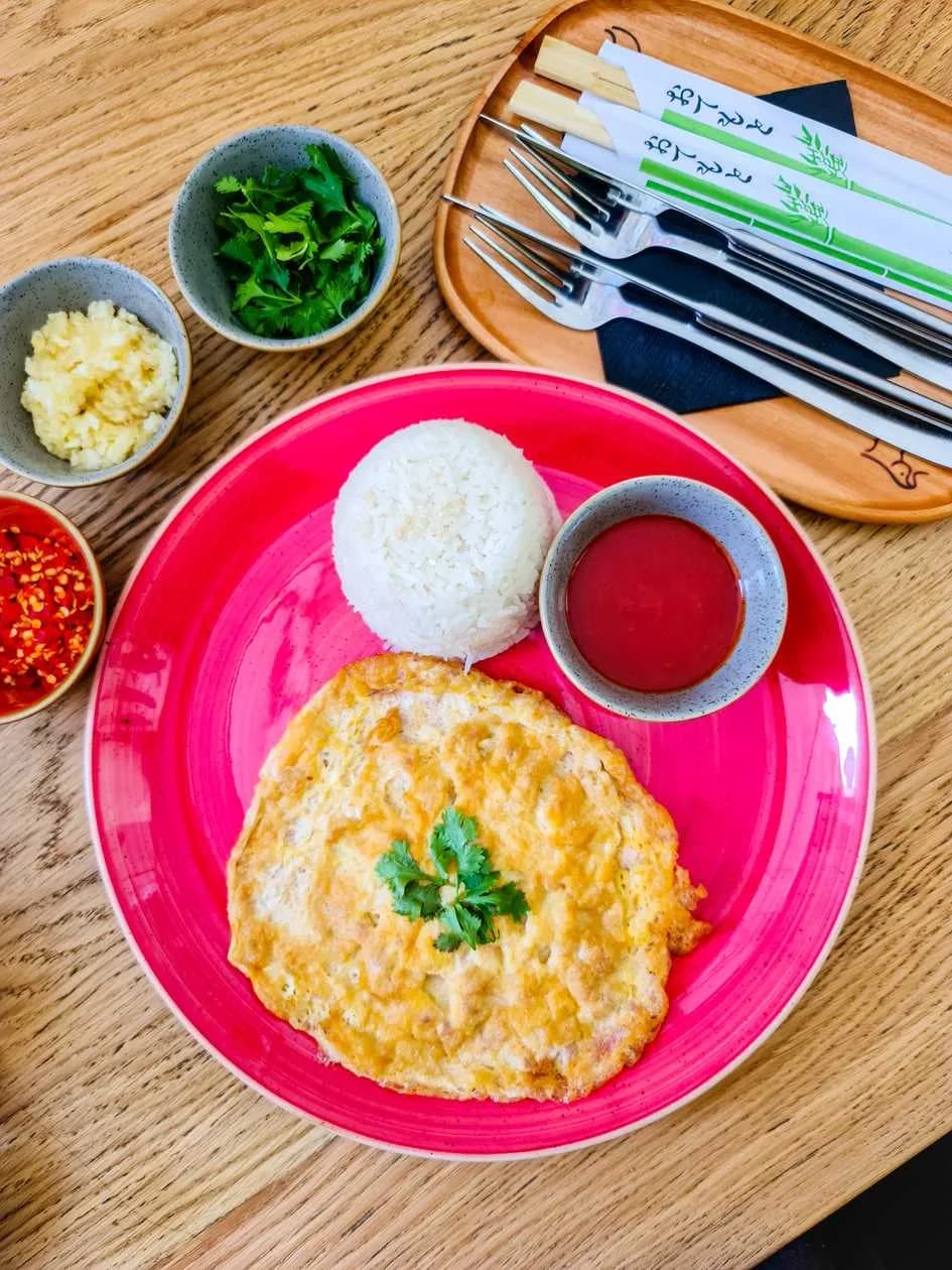 thai omelette with chopped pork served with rise