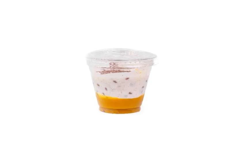 Jogurt z nasionami siemienia, ostropestem i musem mango szt