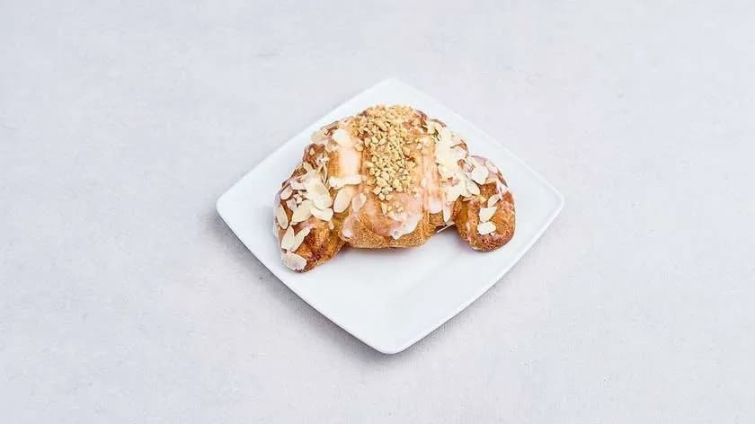 Rogal z białym makiem