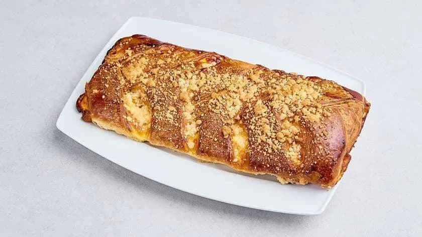 Strudel serowy z brzoskwinią