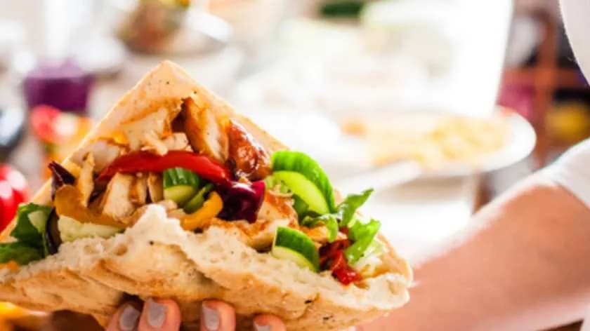 Kebab w bułce samo mięso - Mały