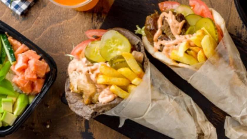 Rollo Kebab Amerykański z frytkami w środku - Średni