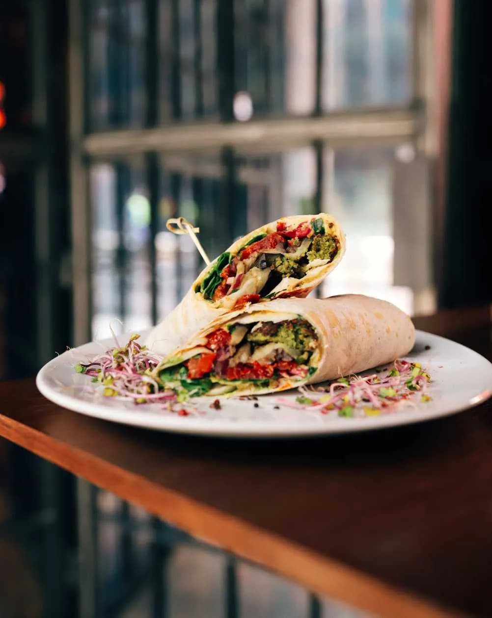 TORTILLA Z HUMMUSEM I FALAFELAMI 300g