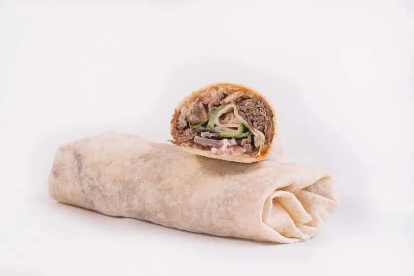 Wrap po azjatycku z szarpaną wołowiną