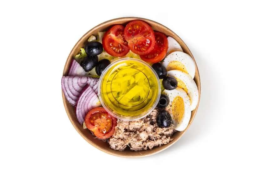 Sałatka z łososiem szt