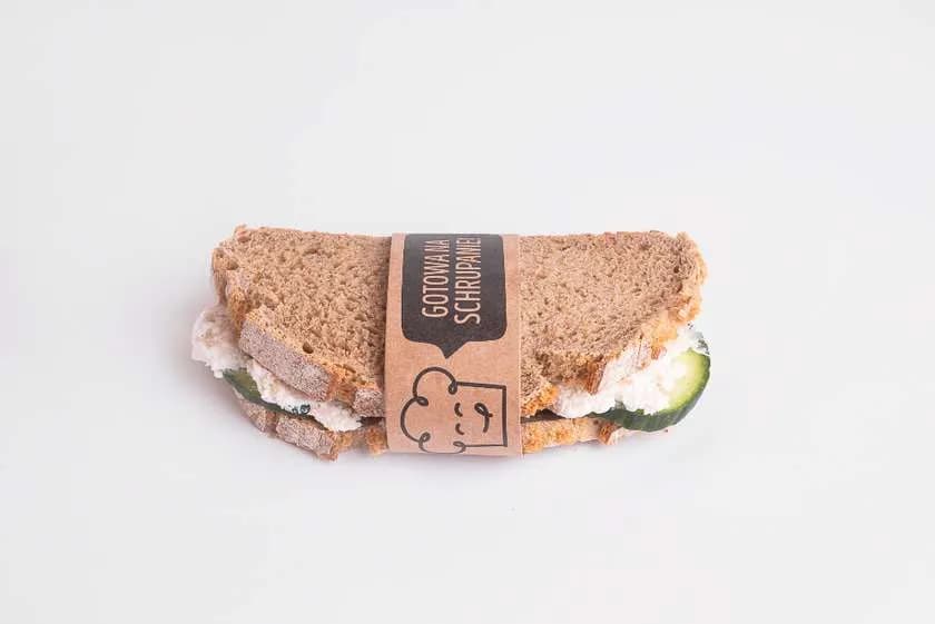 Kromka z twarożkiem i szczypiorkiem