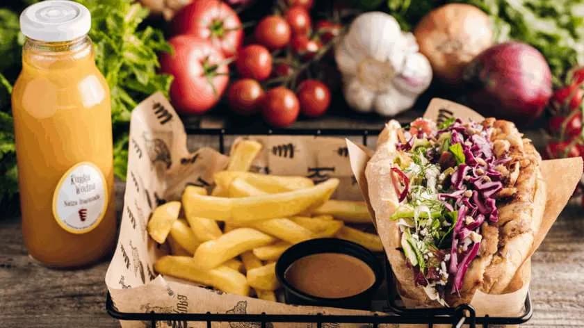 Bułka "Modro Moja", frytki 200g, sos, lemoniada