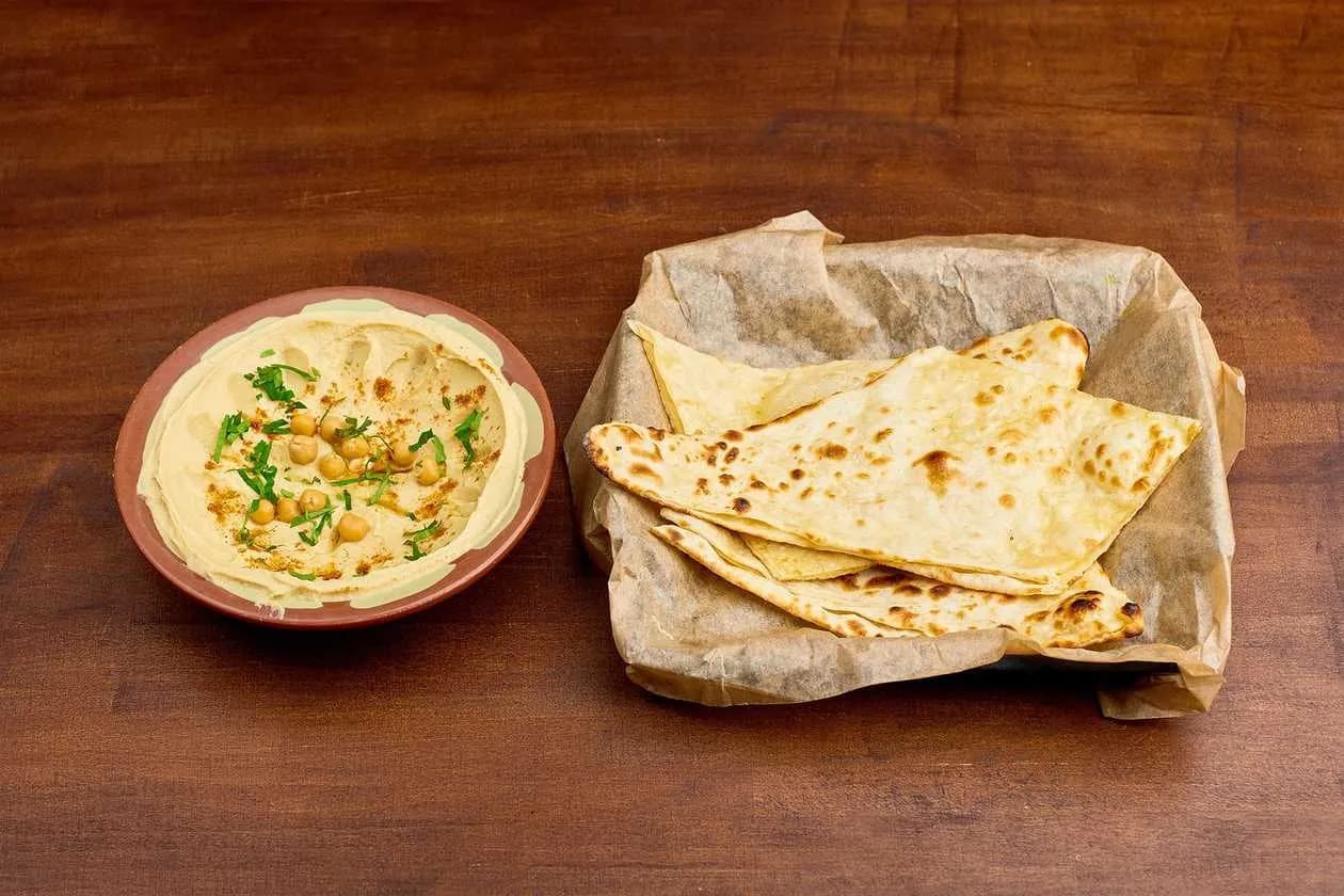 Hummus & Butter Naan