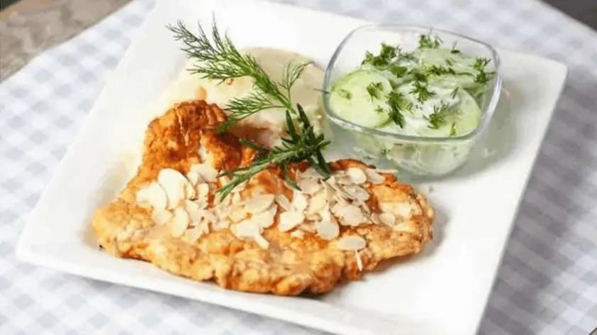 Filet z kurczaka w płatkach migdałów