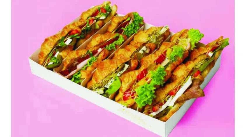 Croissant z camembertem