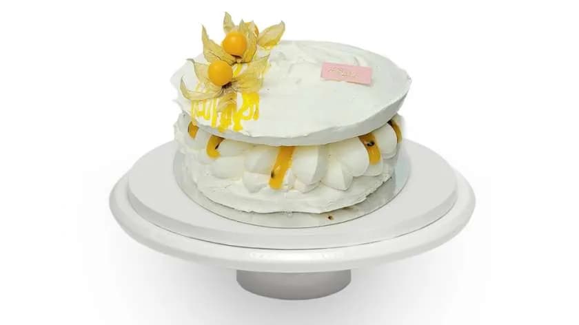 Tort Bezowy Z Marakują - Porcja