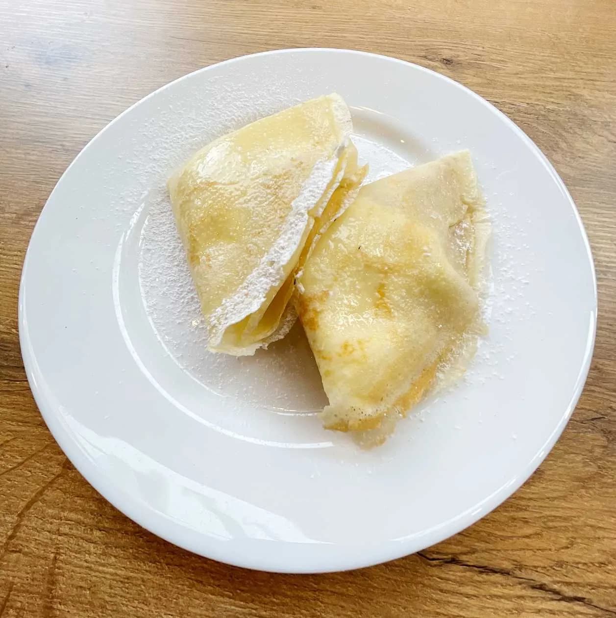 Puszyste naleśniki z wiejskim twarożkiem na słodko 2 szt.