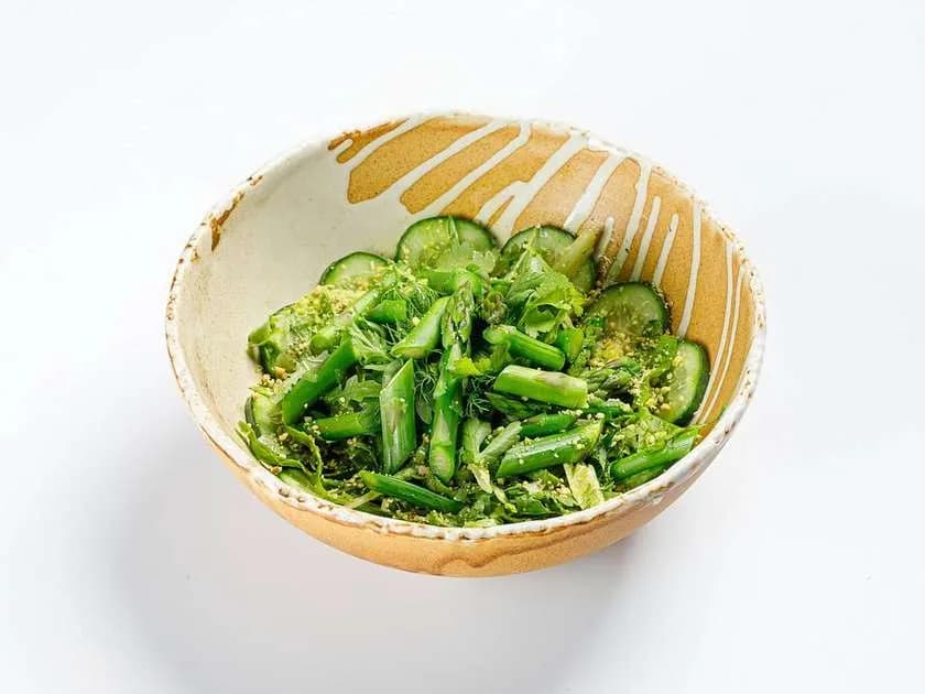 Zielona sałatka ze szparagami