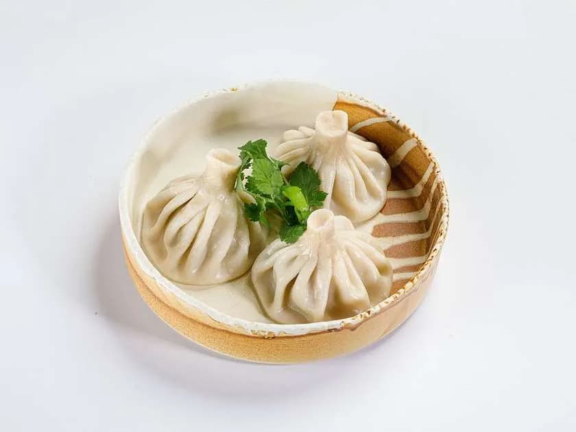 Сhinkali z serem suluguni i szpinakiem