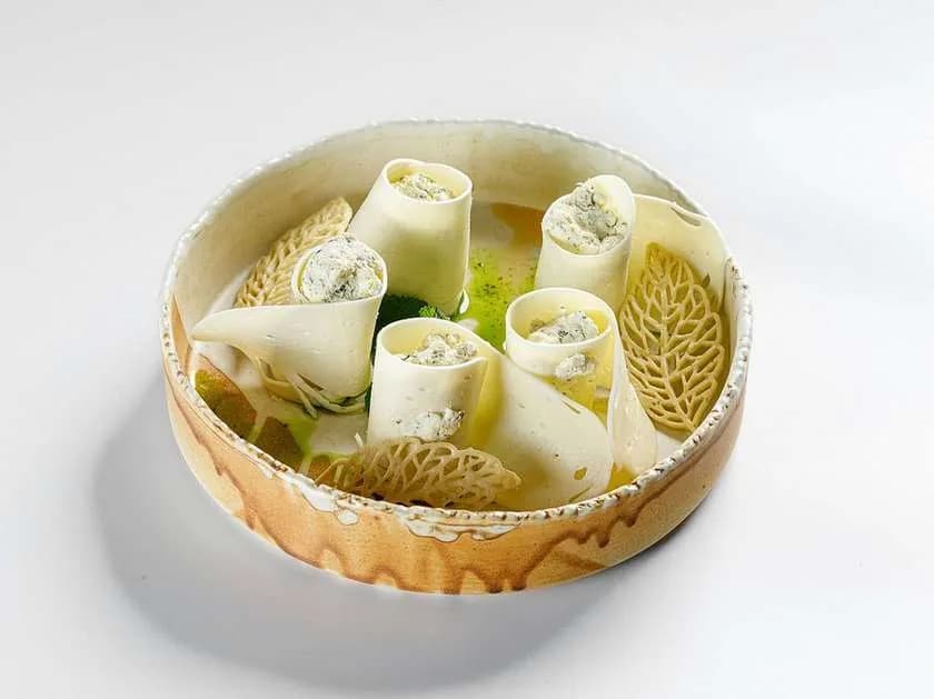 Nadugi suluguni z nadzieniem twarogowo-miętowym