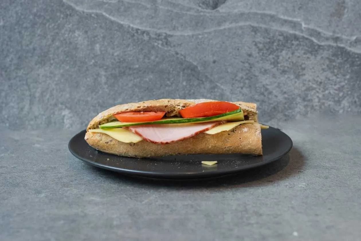 Bagietka klasyczna - dojrzewający Radamer + szynka