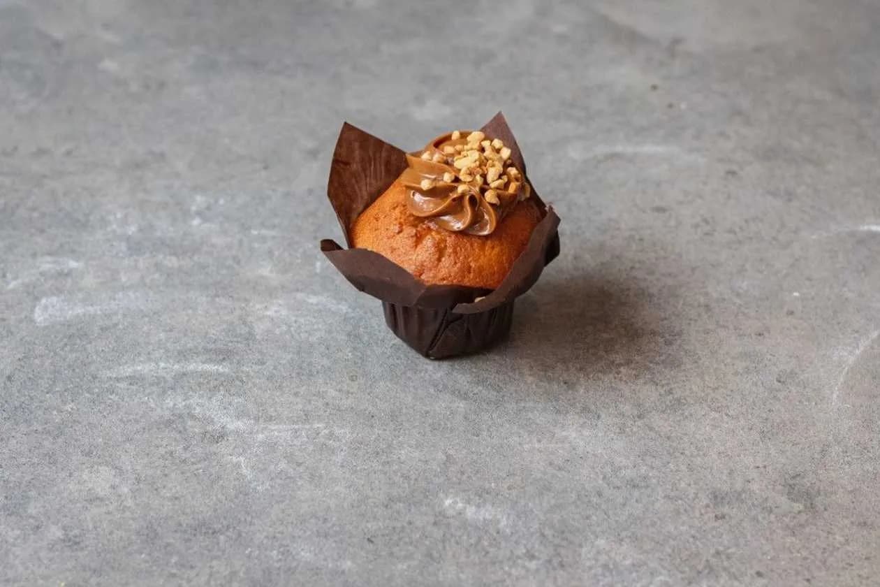 Muffin karmelowo-orzechowy