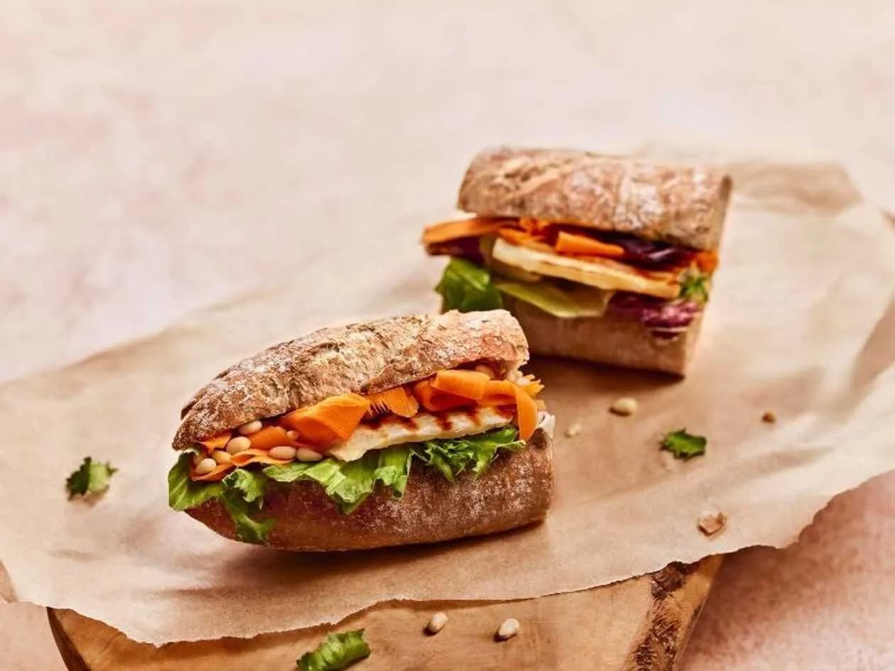 Bagietka wyborna - halloumi + piklowana marchewka