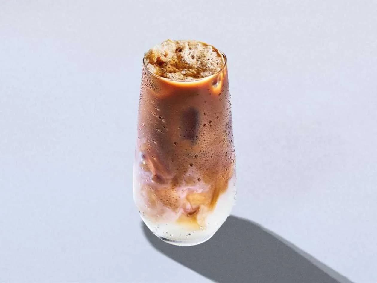 Frappe na kruszonym lodzie