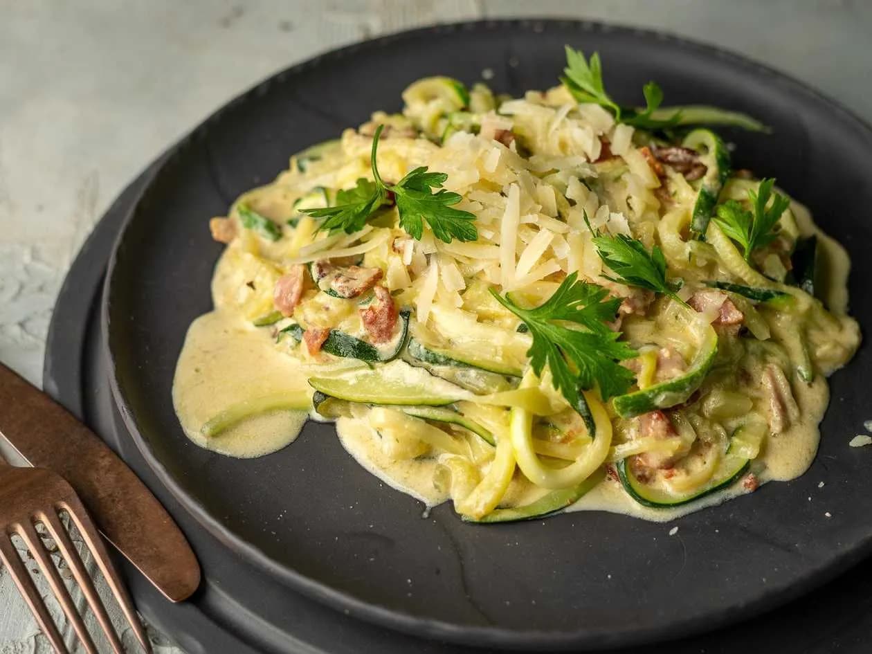 Keto Carbonara z cukinii