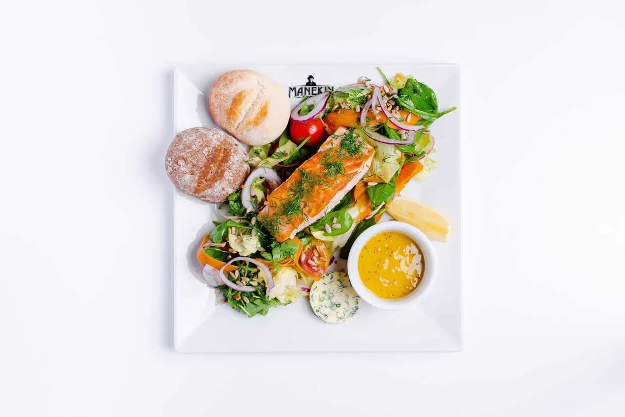 Salad with Grilled Salmon and Honey-Mustard Sauce