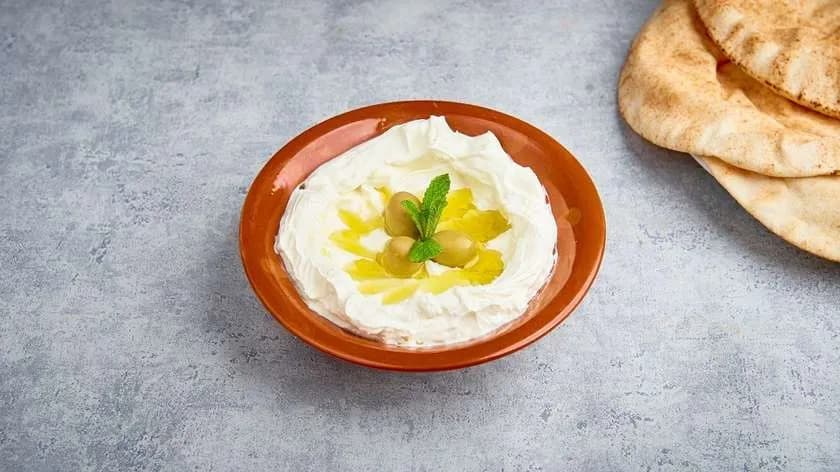 Labneh Bel'Toum
