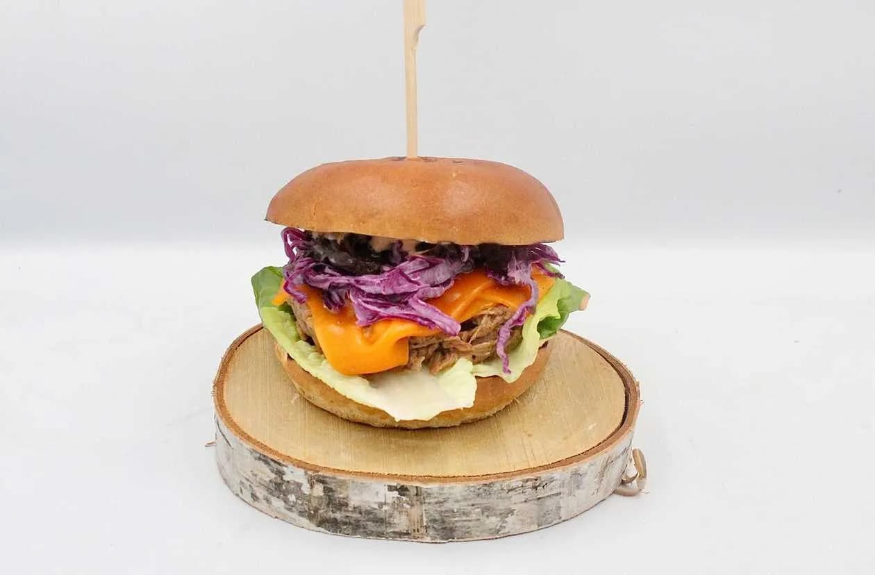 PULLED PORK BURGER