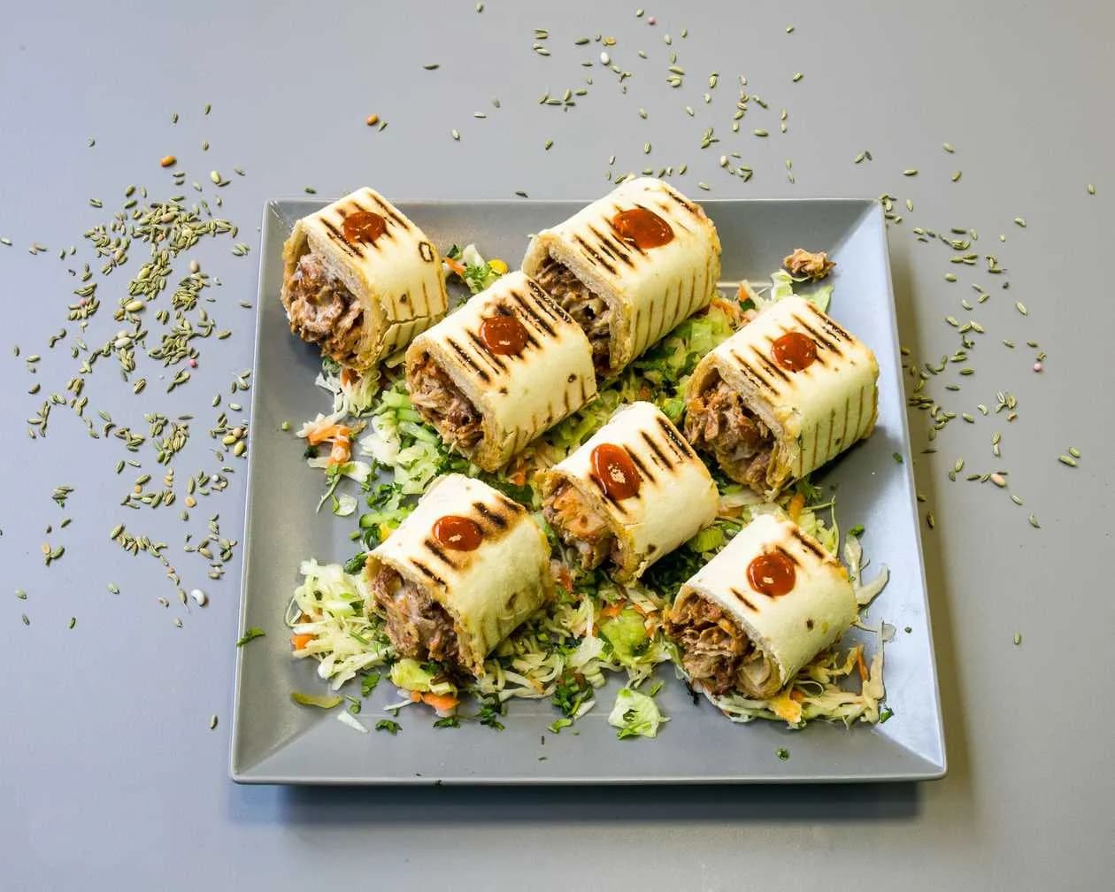 Spicy Roll beef + coca cola original 500 ml + baklava (2 szt.)