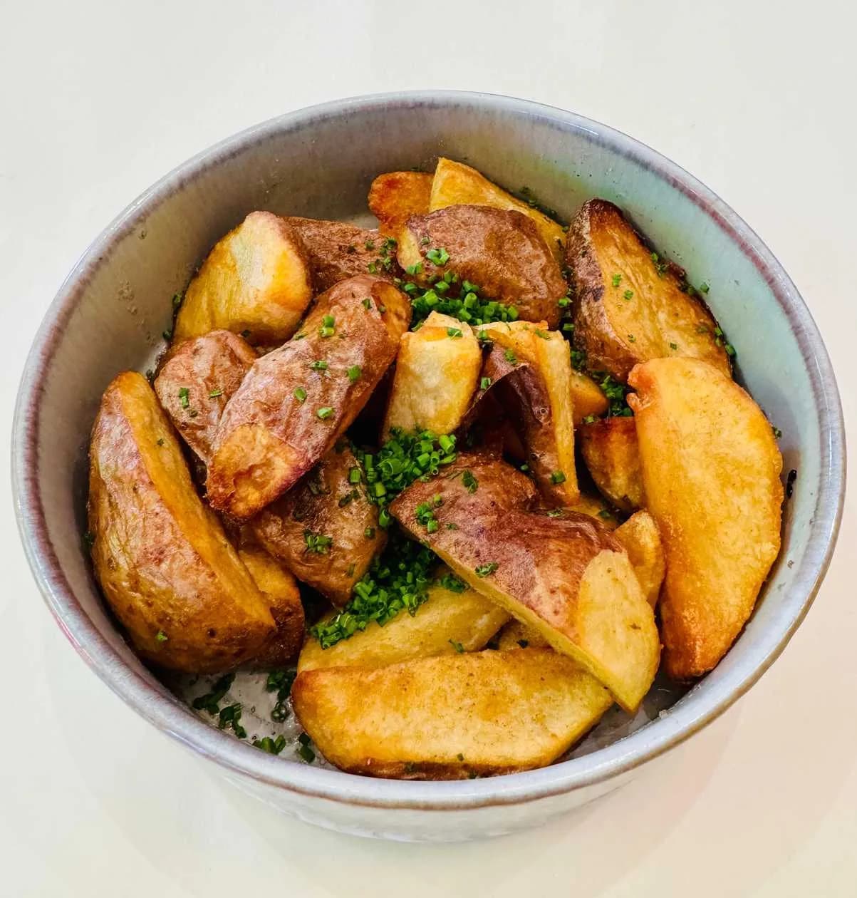 złote łódeczki ziemniaczane thick-cut baked potatoes